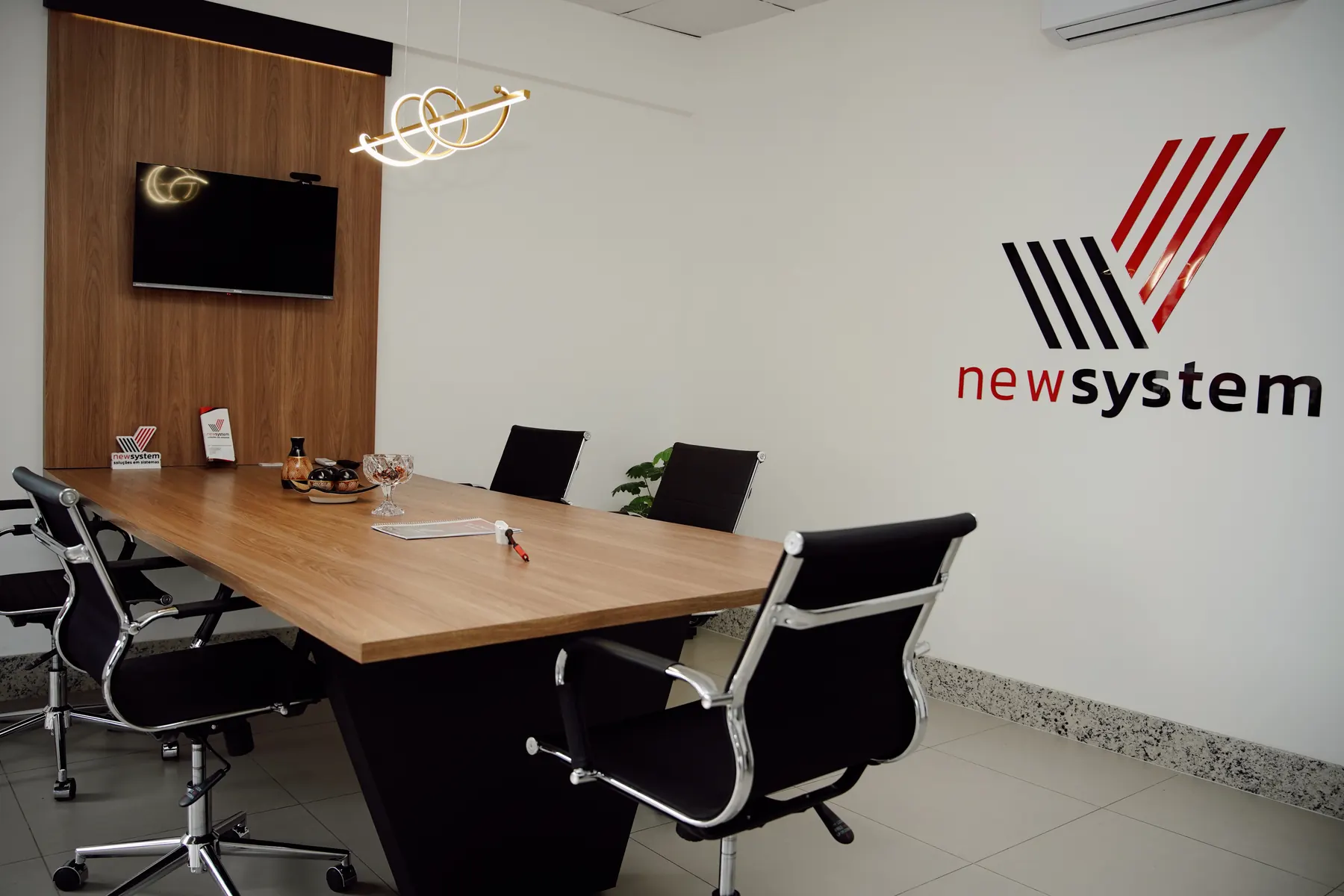 Sala de reunião estratégica da NewSystem